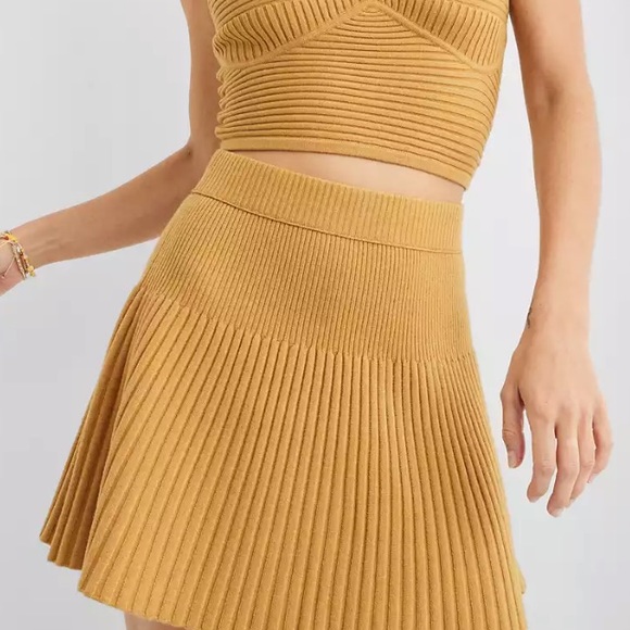 aerie Dresses & Skirts - AERIE MINI SWEATER SKIRT- size small NWT